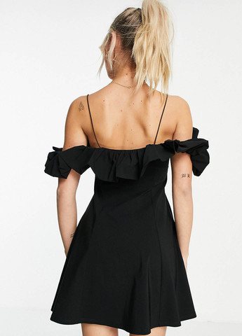 Черное кэжуал платье с открытыми плечами Miss Selfridge однотонное