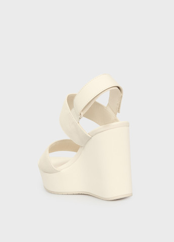 Бежевые босоножки Calvin Klein Jeans на липучке с логотипом