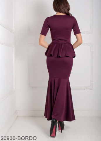 Бордовое кэжуал вечернее женское платье с коротким рукавом и баской на талии amalia бордовый Podium однотонное