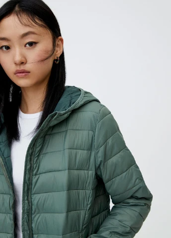 Світло-зелена демісезонна куртка Pull & Bear