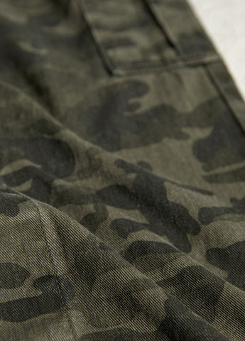 Оливковая (хаки) джинсовая камуфляжная юбка SHEIN карго