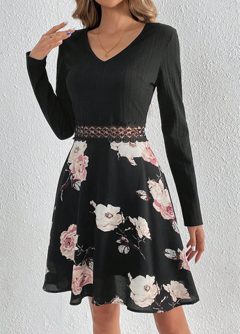 Черное кэжуал платье клеш SHEIN с цветочным принтом