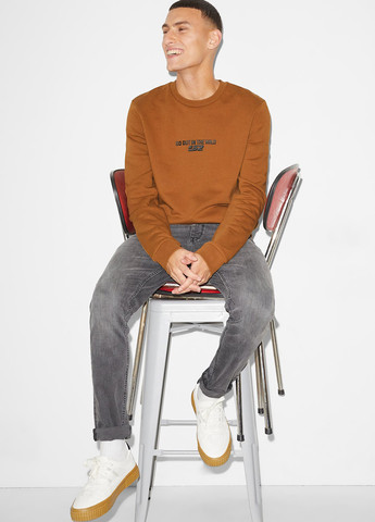 Коричневый свитшот C&A надпись без декора (322987249)