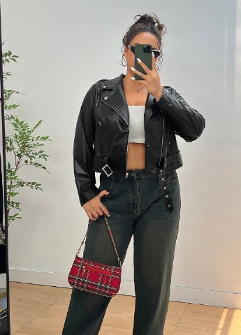 Чорна демісезонна куртка косуха SHEIN