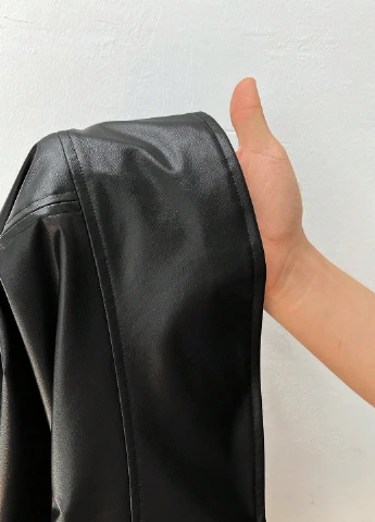 Чорна демісезонна куртка косуха SHEIN