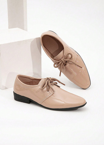 Бежевые туфли на низком каблуке SHEIN