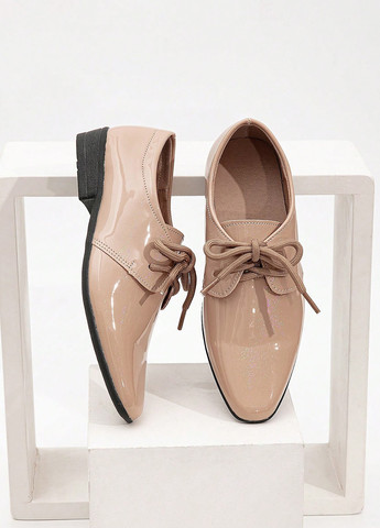 Бежевые туфли на низком каблуке SHEIN