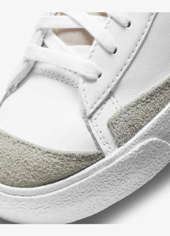 Білі всесезонні кросівки dj3050-100 Nike Blazer Mid '77 Essential
