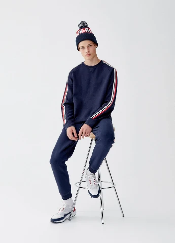 Темно-синій світшот Pull & Bear однотонний лампаси (251916907)