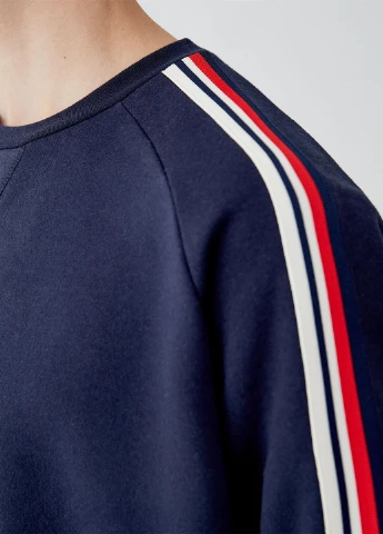 Темно-синій світшот Pull & Bear однотонний лампаси (251916907)