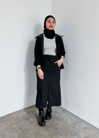 Черная кэжуал однотонная юбка Uniqlo