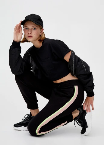 Черные спортивные демисезонные джоггеры, зауженные брюки Pull & Bear