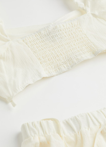 Молочное кэжуал платье клеш, с открытой спиной H&M однотонное