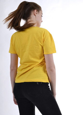 Желтая летняя женская футболка микки маус No Brand