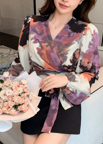 Комбінована блуза на запах SHEIN