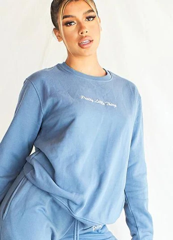 Голубой свитшот PrettyLittleThing однотонный вышивка (254799182)