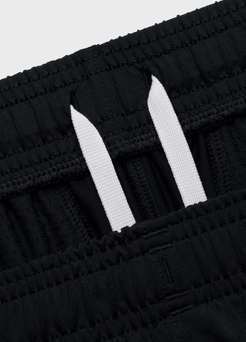 Черные спортивные демисезонные зауженные брюки Under Armour