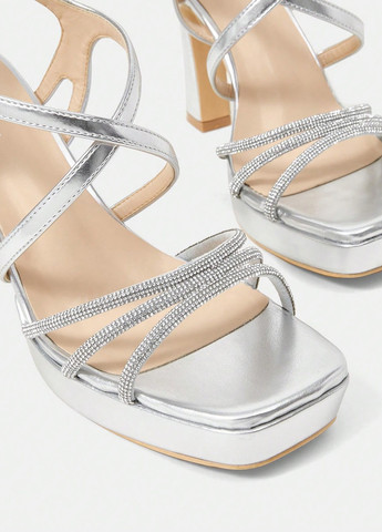 Серебряные босоножки SHEIN с ремешком со стразами