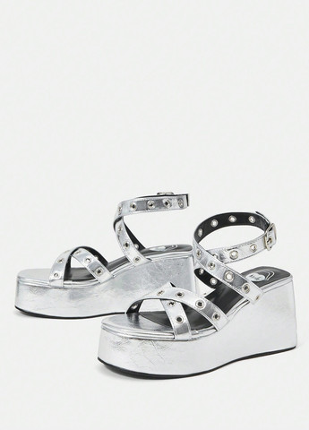 Серебряные босоножки SHEIN с ремешком люверсы