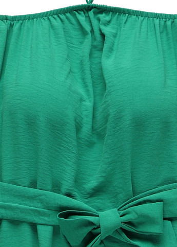 Зелена кежуал сукня з відкритими плечима Boohoo однотонна