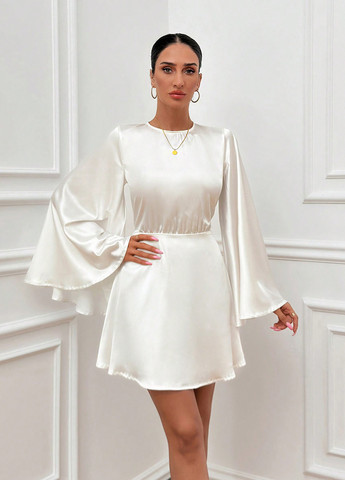 Молочна коктейльна сукня з відкритою спиною SHEIN однотонна