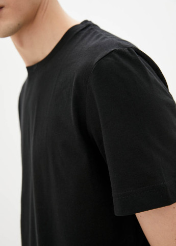 Черная футболка Promin.