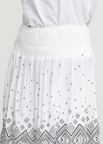 Белая кэжуал с орнаментом юбка C&A клешированная