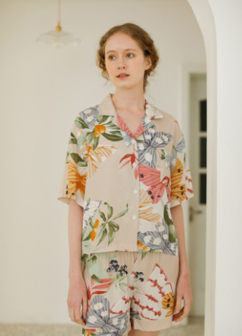 Бежева всесезон піжама жіноча butterfly сорочка + шорти Berni Fashion 55133