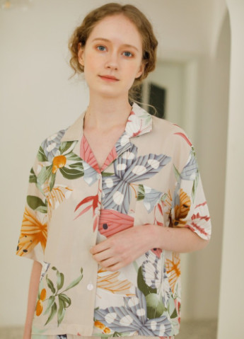 Бежевая всесезон пижама женская butterfly рубашка + шорты Berni Fashion 55133