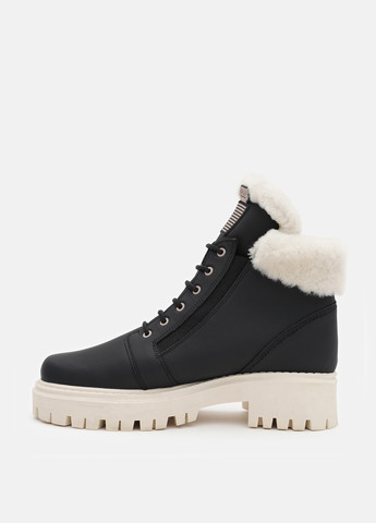 Зимние ботинки Madam Salon со шнуровкой