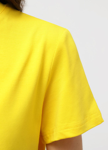 Желтая летняя футболка Promin