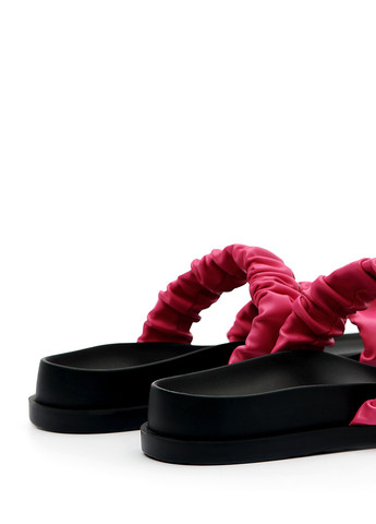 Фуксия шлепанцы Mohito