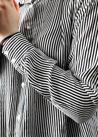 Черно-белая кэжуал рубашка в полоску H&M