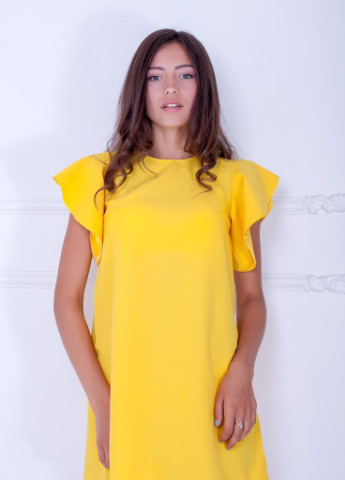 Желтое кэжуал яркое и легкое свободное платье-трапеция с рукавами крыльями ellis жёлтый Podium однотонное