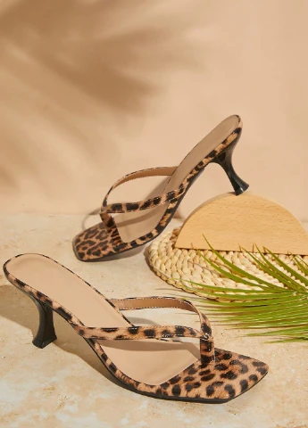 Коричневые шлепанцы SHEIN