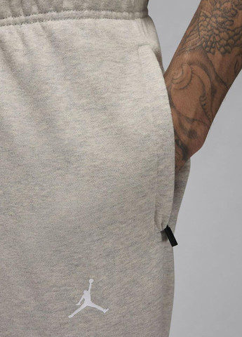 Бежевые спортивные демисезонные джоггеры брюки Nike