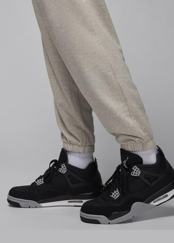 Бежевые спортивные демисезонные джоггеры брюки Nike