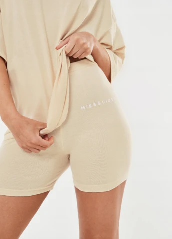 Світло-бежева всесезон піжама (футболка, шорти) футболка + шорти Missguided
