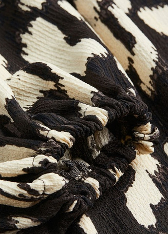 Черно-белое кэжуал платье а-силуэт H&M с абстрактным узором