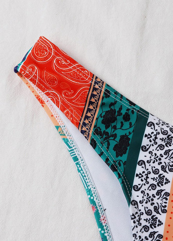 Цветные купальные трусики-плавки с абстрактным узором SHEIN