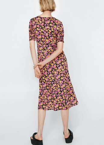 Черное кэжуал платье Nasty Gal с цветочным принтом