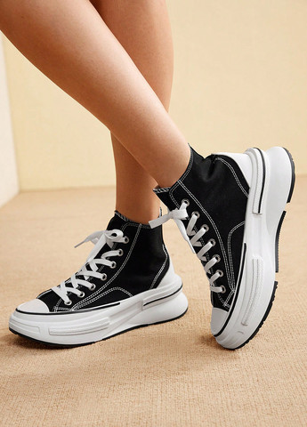 Черные кроссовки SHEIN