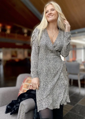 Черное кэжуал платье Nelly с орнаментом