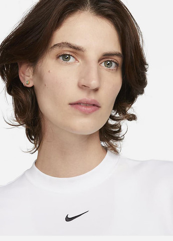 Белое спортивное платье dv7878-100 платье-футболка Nike однотонное