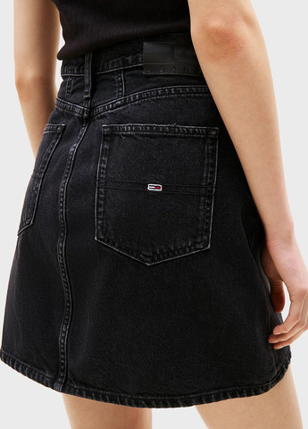 Черная джинсовая, кэжуал однотонная юбка Tommy Jeans а-силуэта (трапеция)