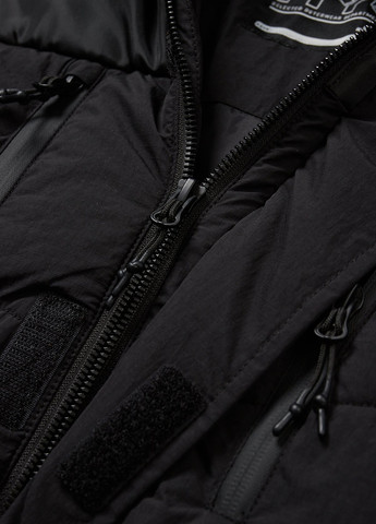 Черная демисезонная куртка C&A