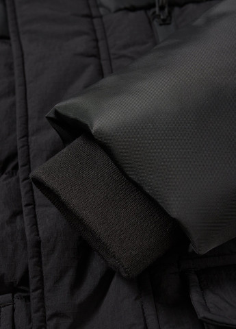 Черная демисезонная куртка C&A