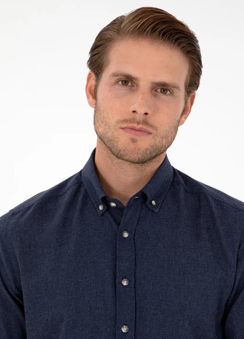 Темно-синяя кэжуал рубашка однотонная Pierre Cardin