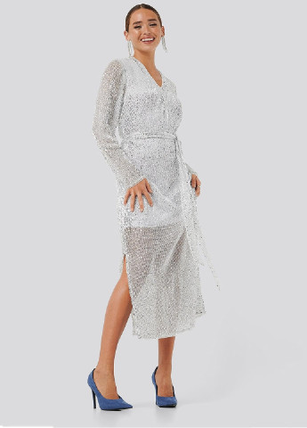 Срібна вечірня сукня NA-KD однотонна