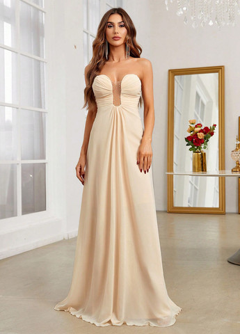 Бежевое вечернее платье с открытыми плечами, с открытой спиной SHEIN однотонное